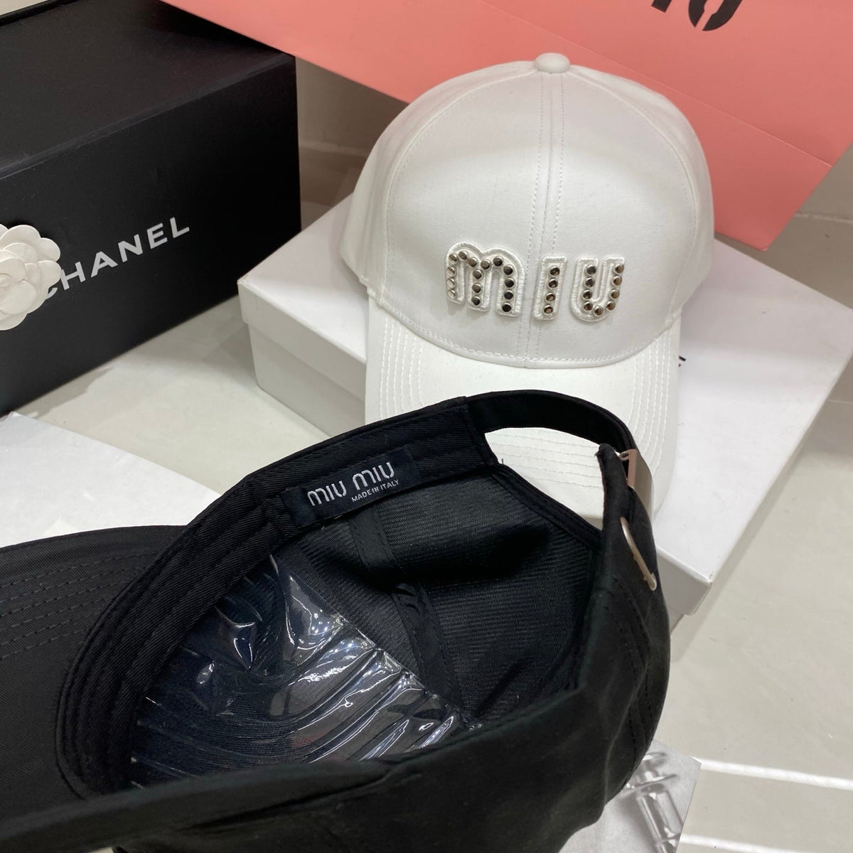 Miu Miu Baseball Cap - Black / White
